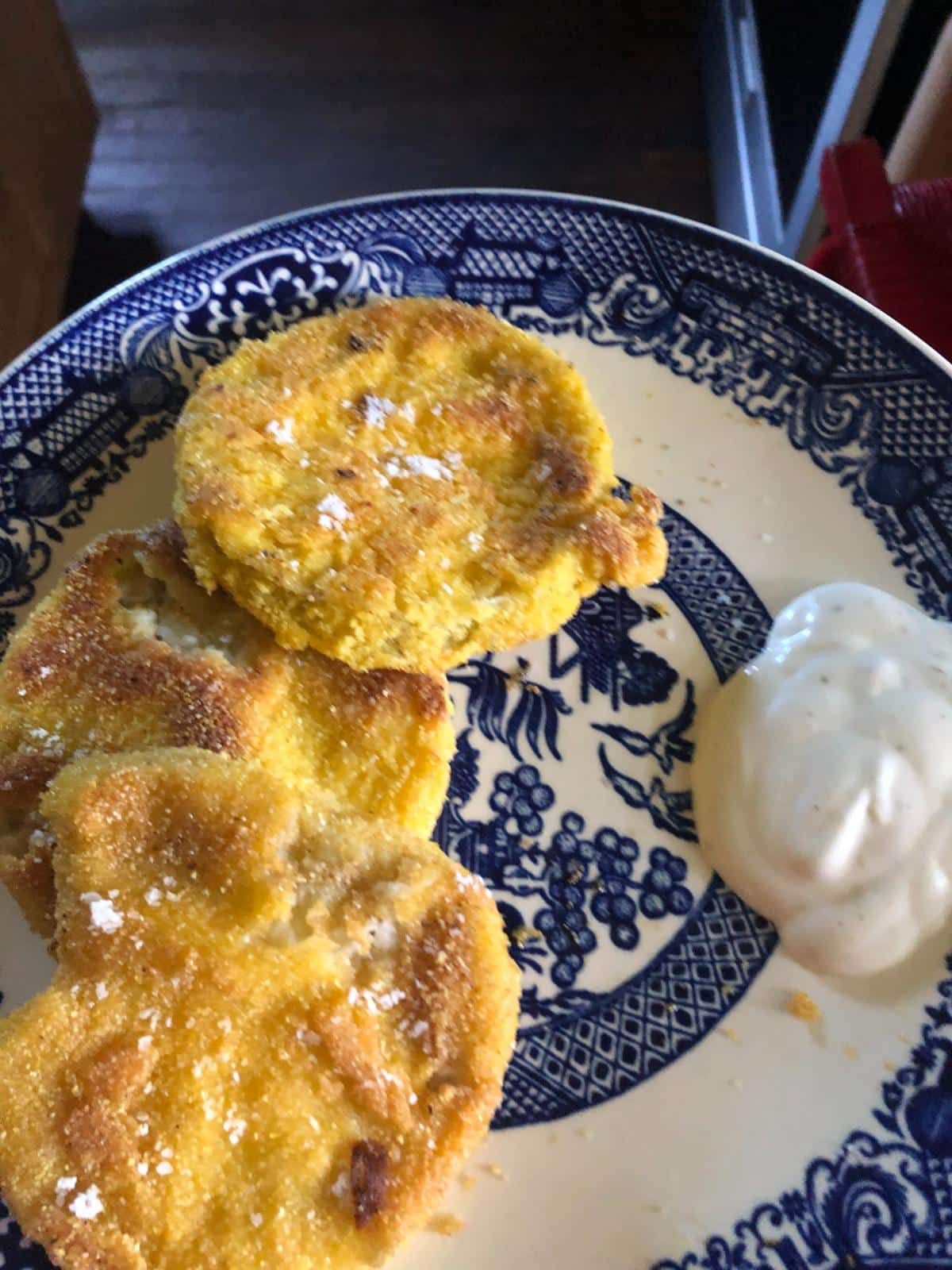 Fried green tomatoes with dipping sauce